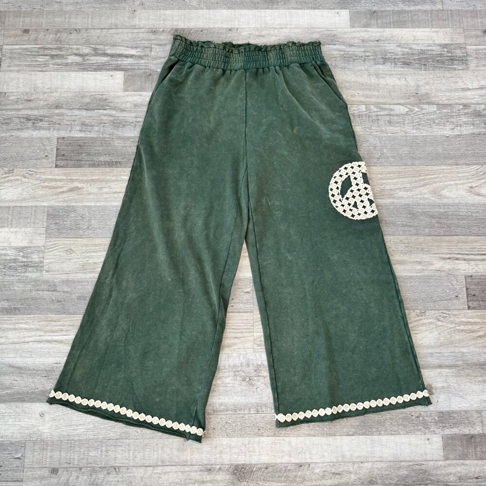 Umgee NWT green mineral wash crochet peace sign crop wide leg pants large K13
